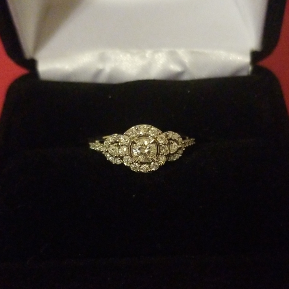 Diamond engagement ring